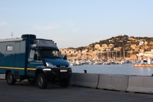 Cuthbert goes to the seaside - in the harbour at San Feliu