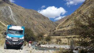 Yauyas-Cochas - filling the water-tank