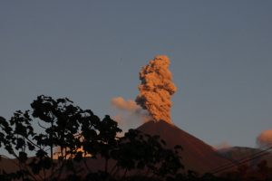 volcan reventador erupting