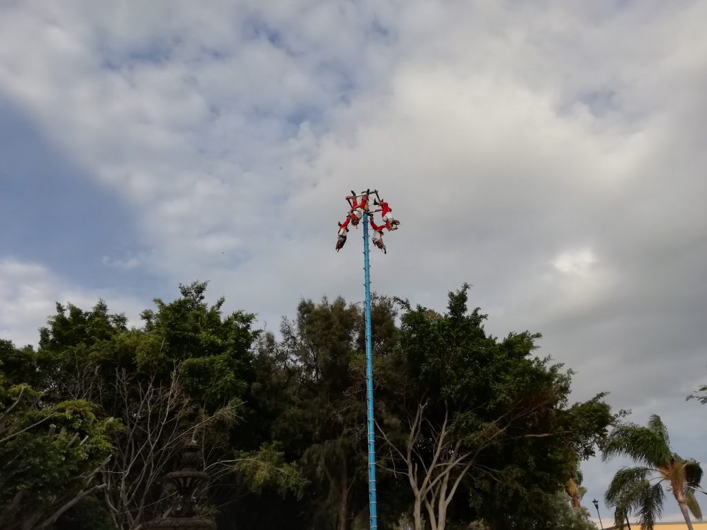 voladores middle mexico