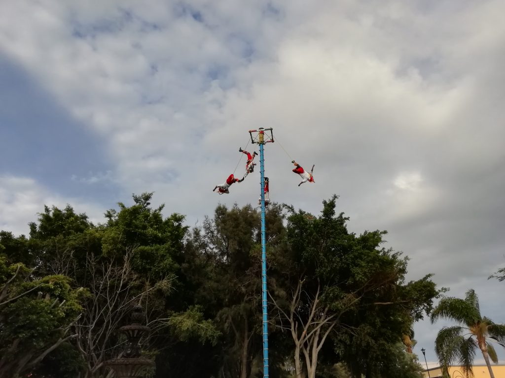 voladores middle mexico