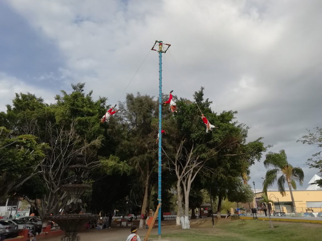 voladores middle mexico