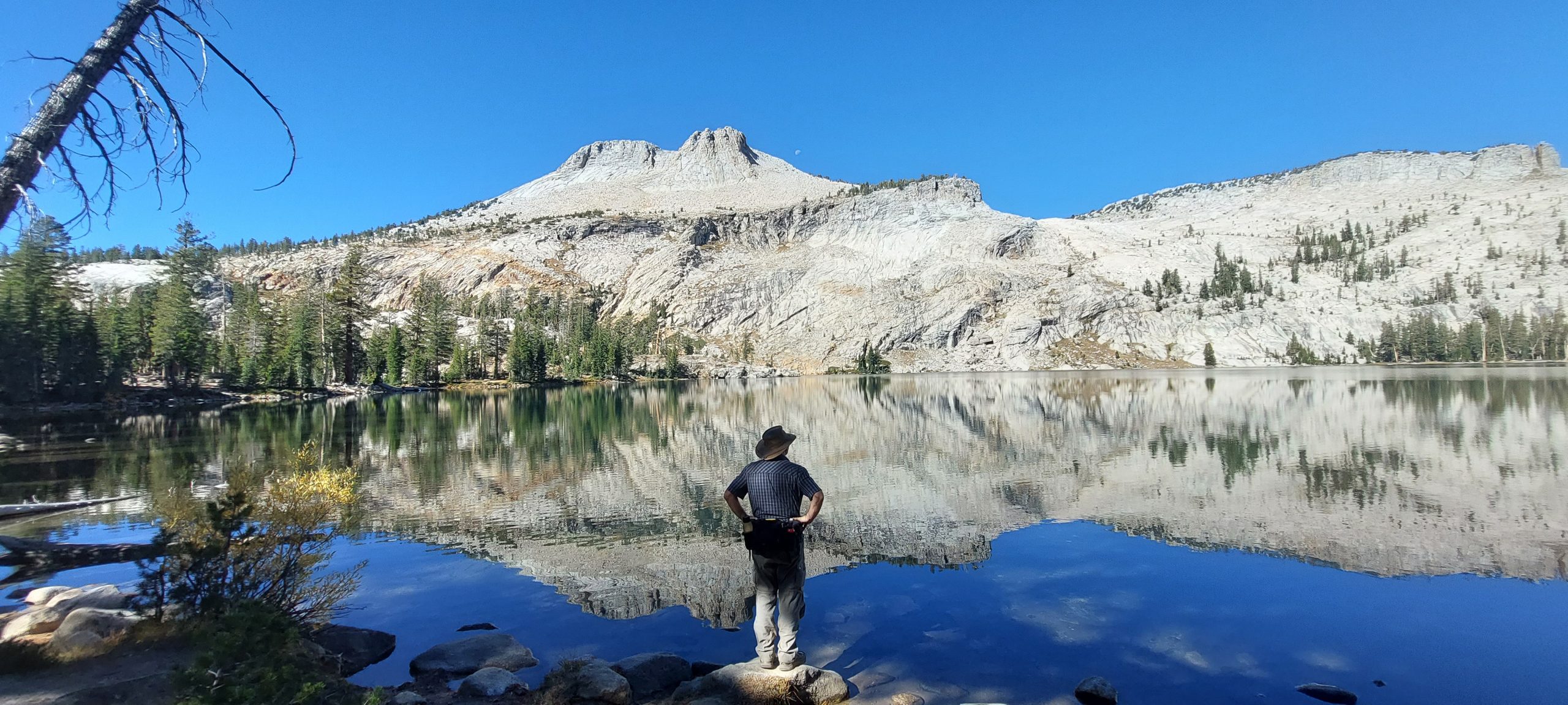 overlanding western usa lake reflections in Yosemite NP